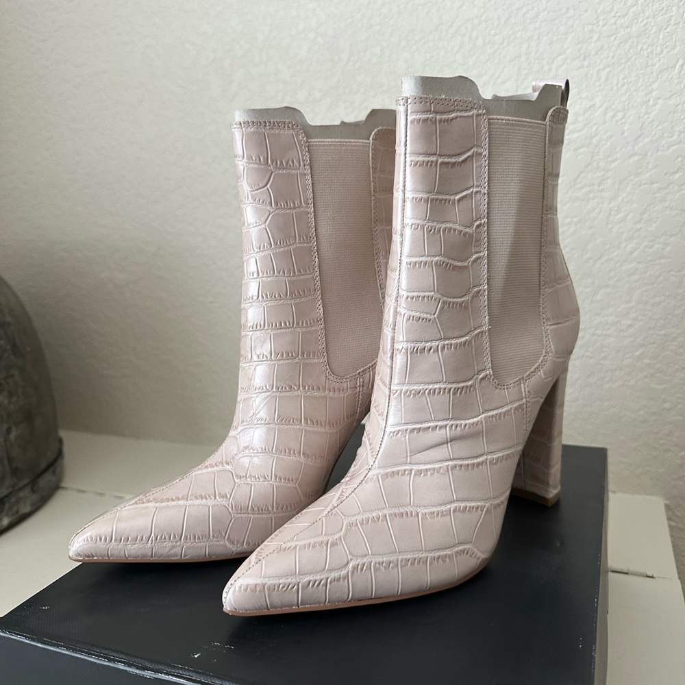NWT Marc Fisher GARLISS2 Bootie